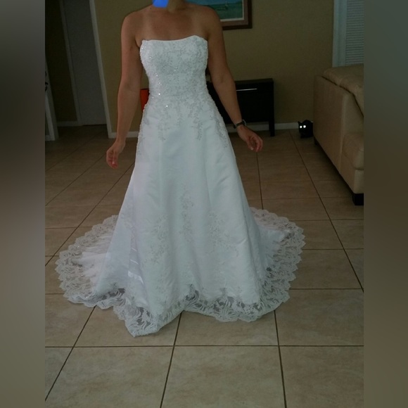 NWT- David’s Bridal Michelangelo White Beaded A-Line Halter Satin Gown (Size 6) - Picture 16 of 16